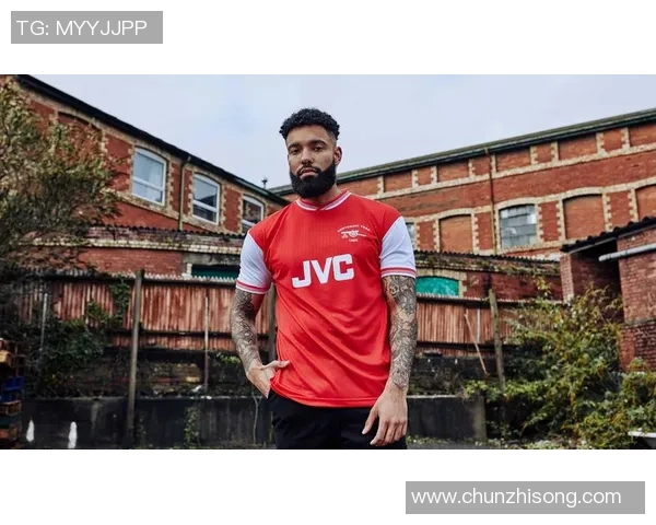 足球明星身着球衣的精彩瞬间展现运动魅力与个人风采 足球明星身着球衣的精彩瞬间展现运动魅力与个人风采